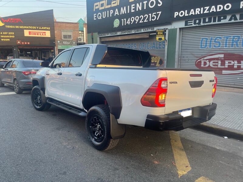 Toyota Hilux Gr 4 Sport 2023 15.000km sin detalles
