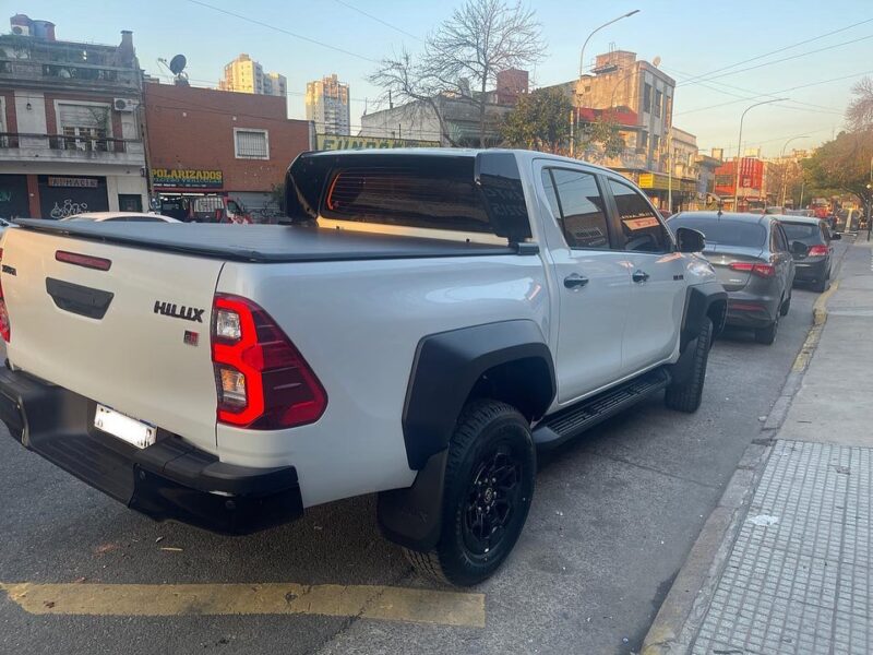 Toyota Hilux Gr 4 Sport 2023 15.000km sin detalles